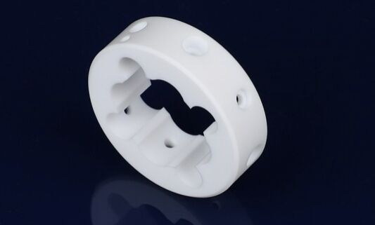 ماشین سازی می تواند با ابزار استاندارد یا لوله سرامیکی Macor که ثبات حرارتی و عایق الکتریکی را فراهم می کند، ماشین سازی شود.